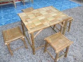 โต๊ะไม้ทำจากไม้ไผ่เป็นชุด 